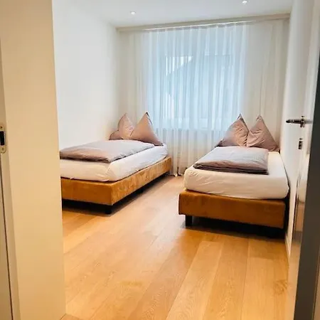 Zentral Gelegene Apartment *
